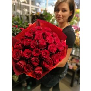 Huge rose bouquet made of 30 roses